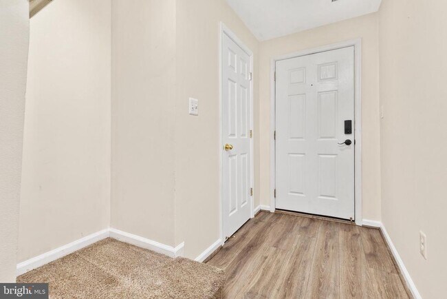 Building Photo - 313 Frontier Fort Ln