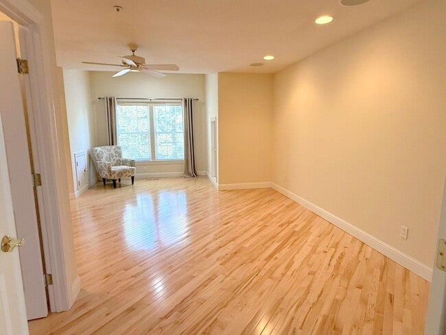 Building Photo - Westside Alamo Custom Estate With Beautifu...