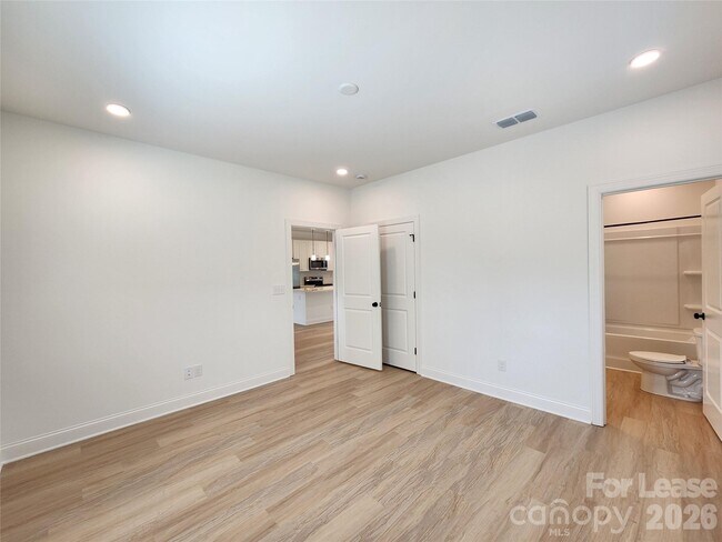 Building Photo - 1021 Jerome St