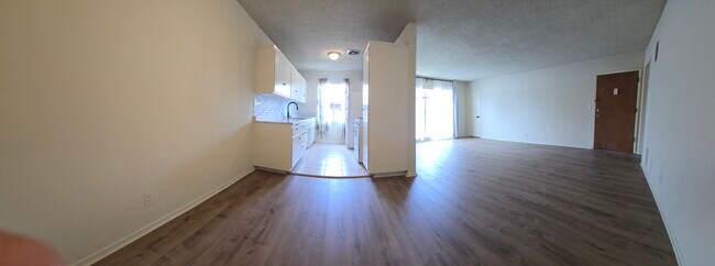 Building Photo - 526 S St Andrews Pl