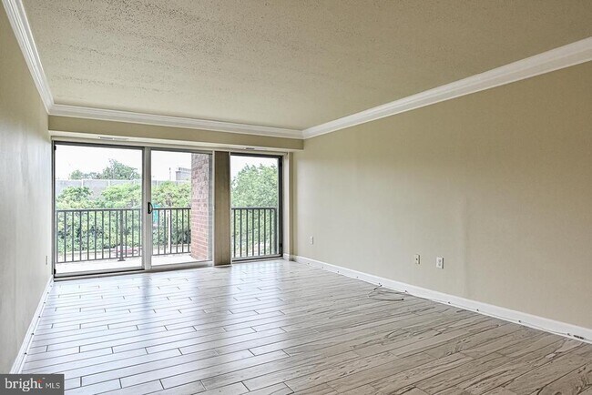 Building Photo - 1300 Army Navy Dr