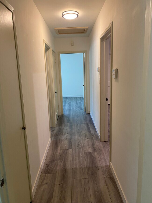 Building Photo - 1523 N Grand Oaks Ave