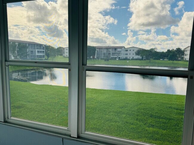 Building Photo - 151 Brighton Dr