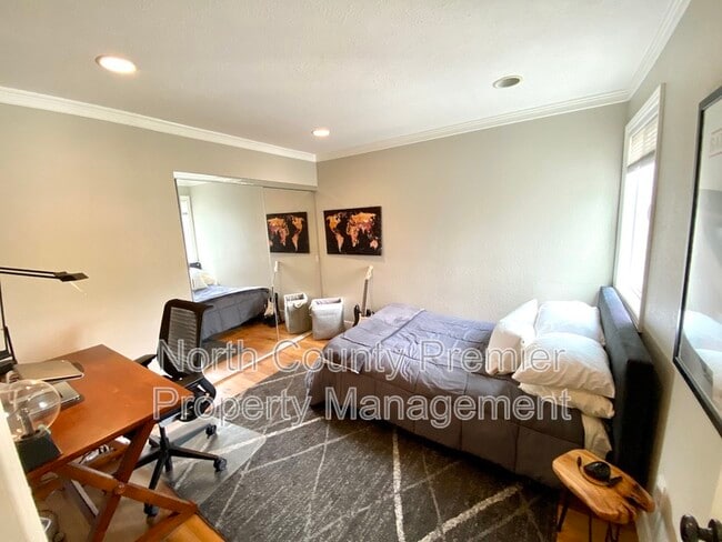 Building Photo - 2767 Southampton Rd