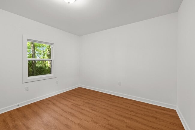 Building Photo - Beautiful 3 Bedroom 2 Bath