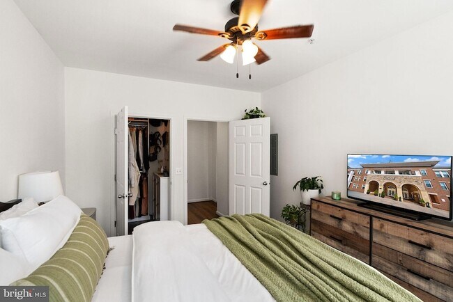 Building Photo - 2465 Army Navy Dr