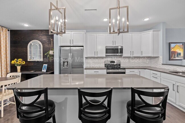 Building Photo - 410 Triumph Ln