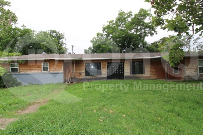 Primary Photo - 17 MacArthur Dr