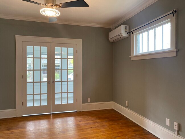 Building Photo - 37 Wyoming St E