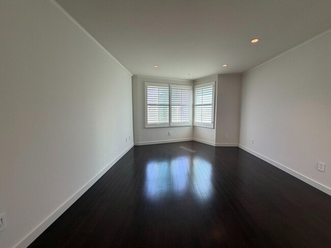 Building Photo - Luxury Pacific Heights 3BD/2.5BA with Private Rooftop Deck