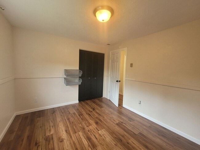 Building Photo - Charming 3 bedroom 2 bath.