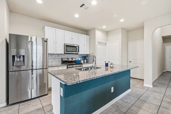 Building Photo - 17606 Virlogeux Ln