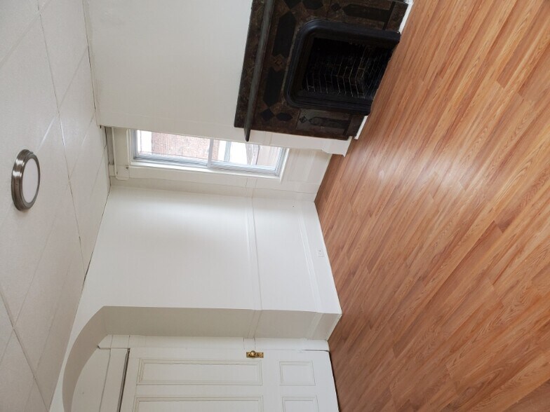 Building Photo - 492 Pine St