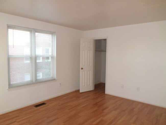 Building Photo - 1433 A St NE