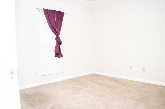 Building Photo - 1615 Woodmere Loop