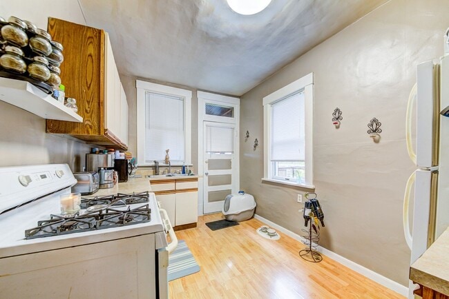 Building Photo - 86 Estella Ave