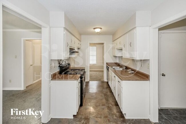 Building Photo - 6861 Valley Park Dr