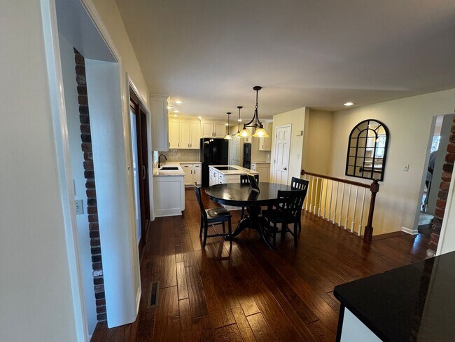 Building Photo - 3 bedroom,3.5bath.