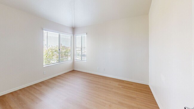 Building Photo - 1202 Donax Ave