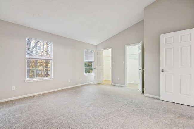 Building Photo - Hampton Townhouse-Move in Quick