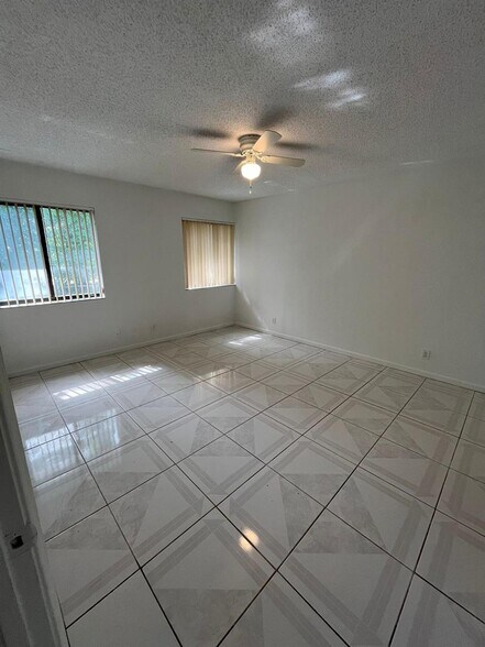Building Photo - 102 Sunshine Blvd