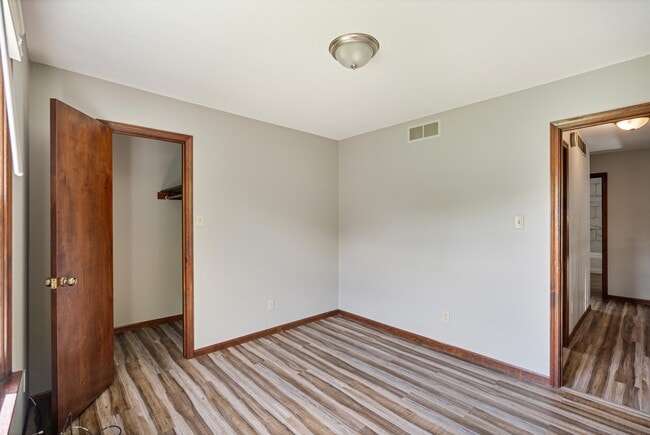Building Photo - 2834 SE Glenside Ct