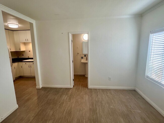Building Photo - 6551 La Luna Ave