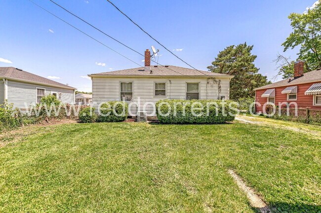 Building Photo - 1742 N Whittier Pl