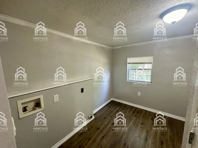 Building Photo - 708 Grayson St