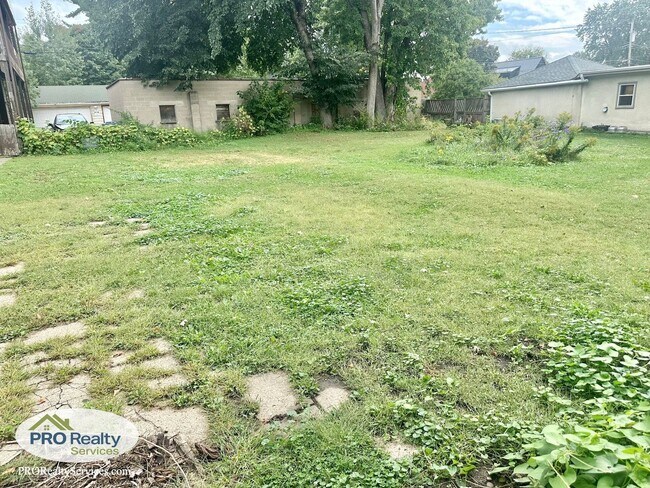 Building Photo - Charming 2 Bedroom Apartment in Northeast ...