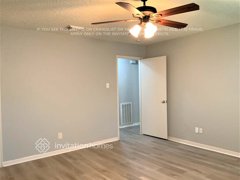 Building Photo - 2306 Cambridge Ct N