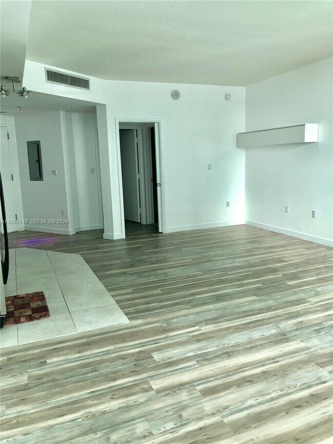 Building Photo - 1900 N Bayshore Dr