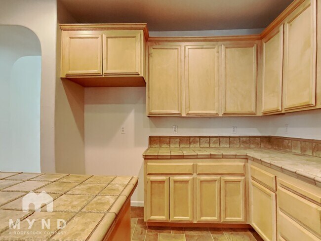 Building Photo - 10114 Upshaw Way