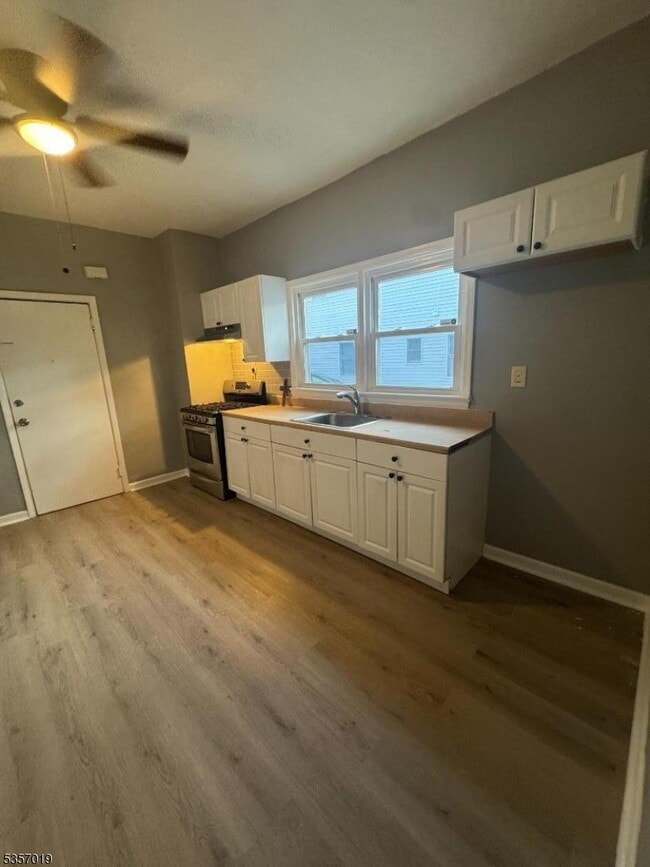 Building Photo - 381 Lanza Ave