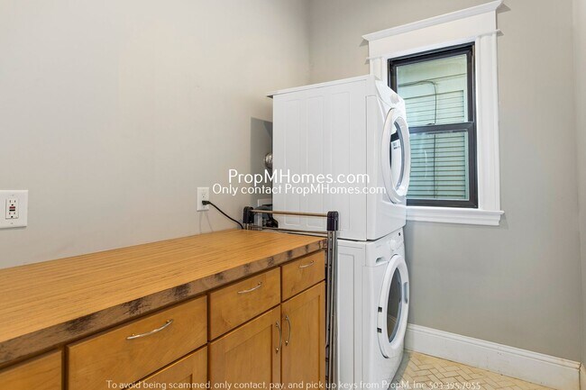 Building Photo - Charming Three Bedroom Home In N Portland!