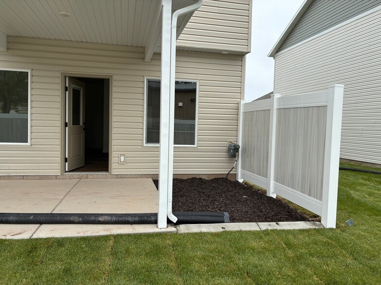 Building Photo - 68 Cedar Ln