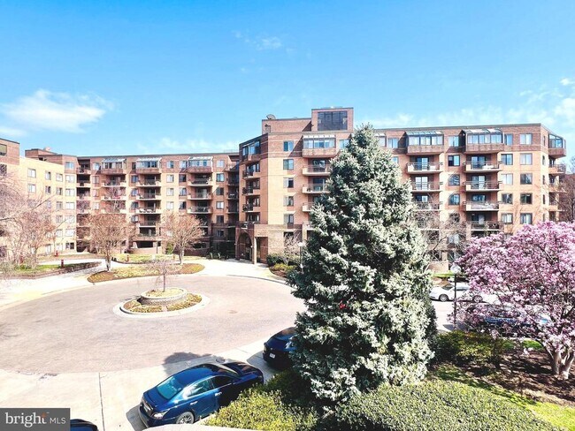 Building Photo - 2111 Wisconsin Ave NW