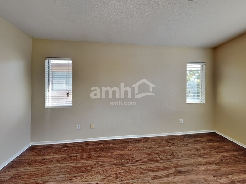 Building Photo - 6327 Hamilton Grove Ave