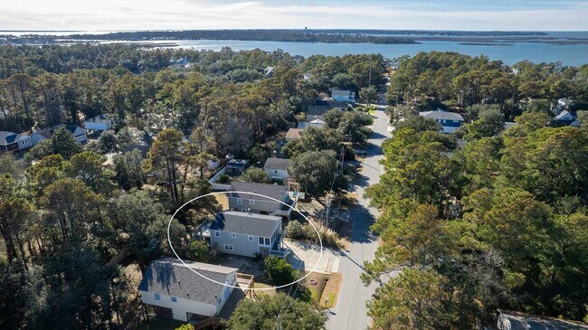 Building Photo - 909 Indian Dr