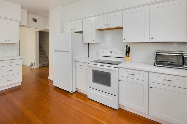 Building Photo - 5646 Ravenna LLC