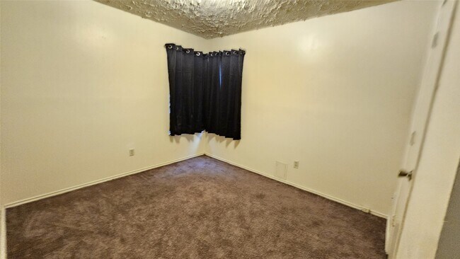 Building Photo - 8731 Croteau Dr