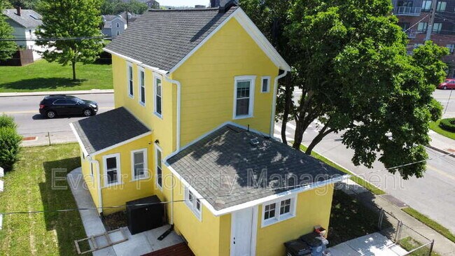 Building Photo - 305 Wyoming St