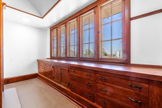 Building Photo - 1019 N Main St