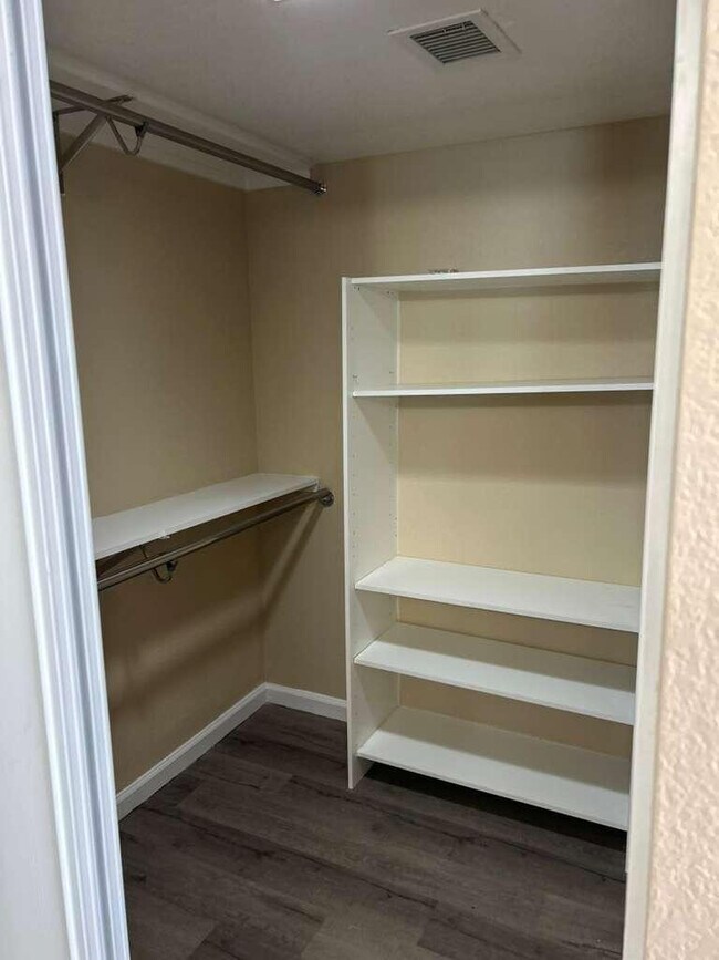 Building Photo - 15822 N 5th Ave