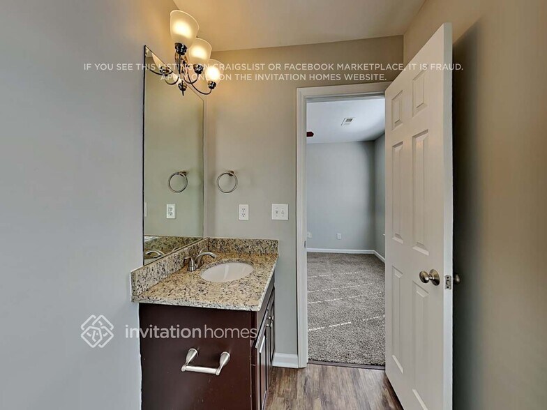 Building Photo - 121 Blackthorne Ct