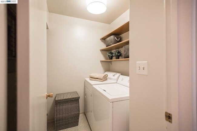 Building Photo - 1141 Verdemar Dr