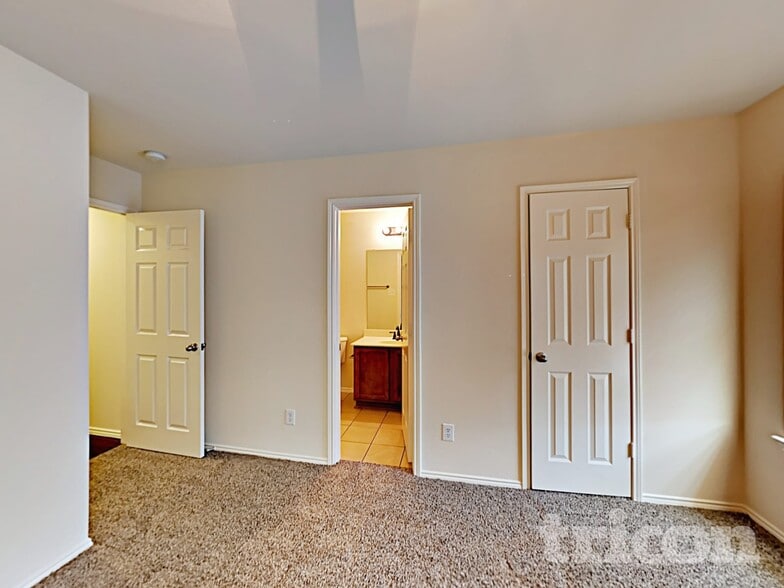 Building Photo - 16824 Pinery Way
