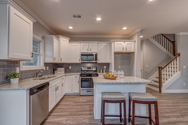 Building Photo - 124 White Pine Ct