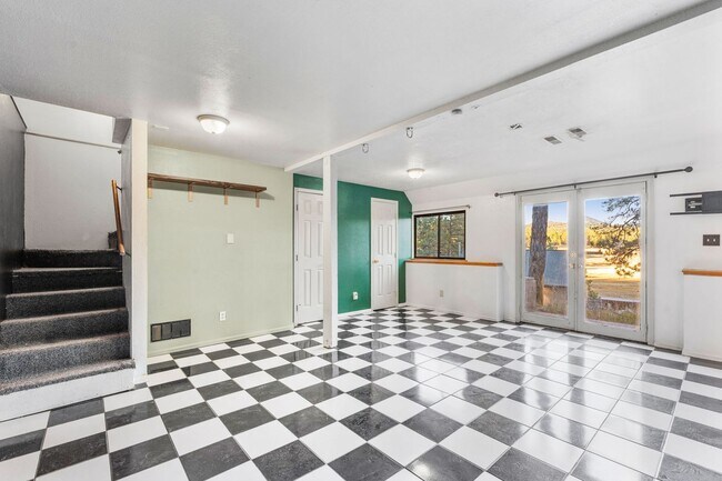 Building Photo - Florissant Home