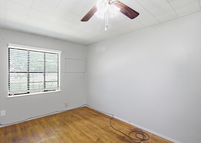 Building Photo - "Charming 2-Bedroom Retreat with Full Bath in the Heart of Castroville!"